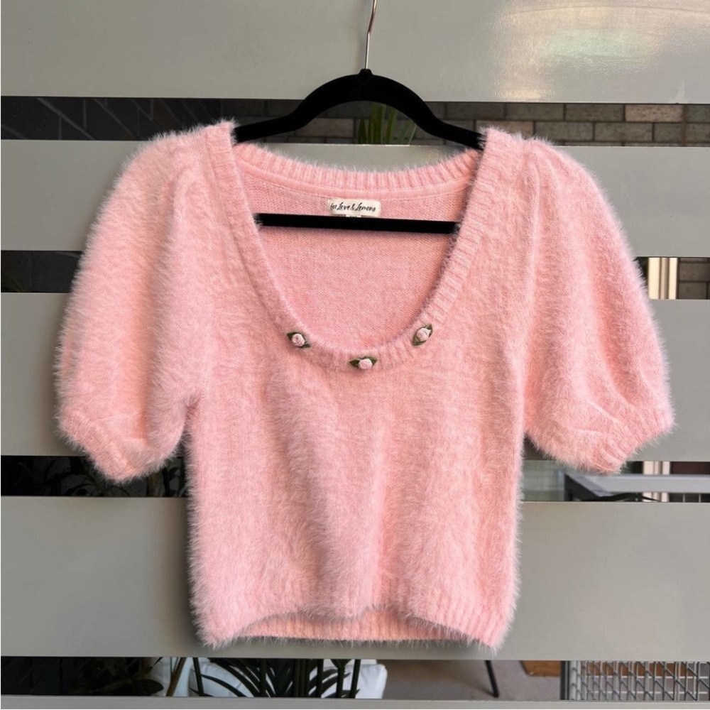 For Love & Lemons Anastasia
Carnation Cropped Sweater Size
XXS - Picture 2 of 7